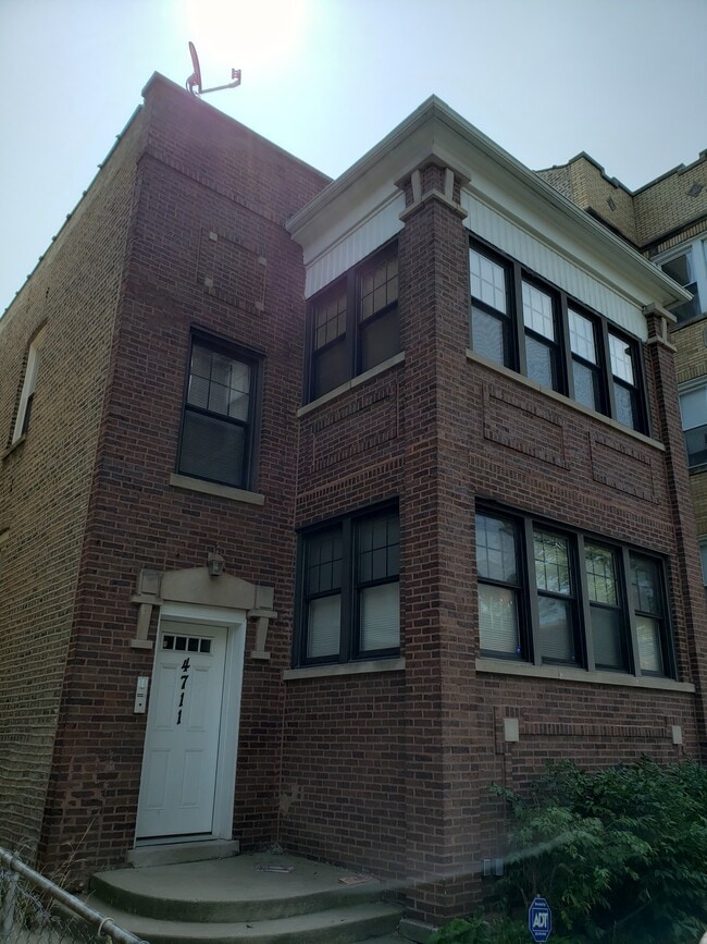 Building Photo - 4711 N Monticello Ave