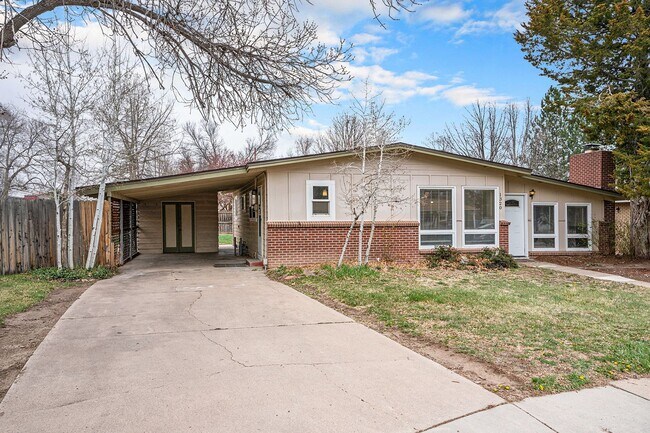 Building Photo - 3 Bed ranch minutes from CSU and pet and s...