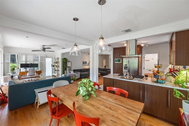 Building Photo - 9025 Dickens Ave