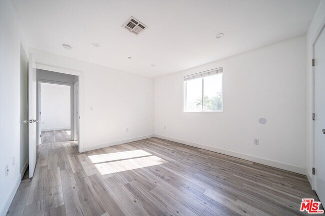 Building Photo - 5746 Elmer Ave