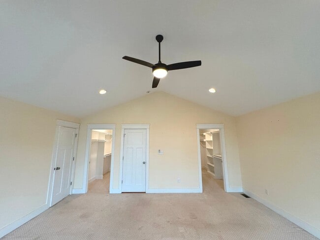 Building Photo - BEACH HOME! 4/4.5 with 3 car garage