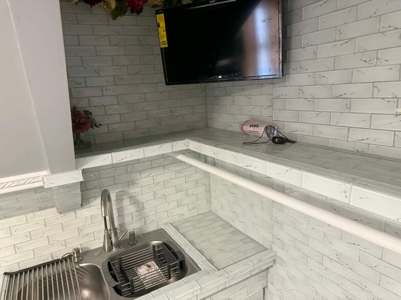 Building Photo - 42 Gage St