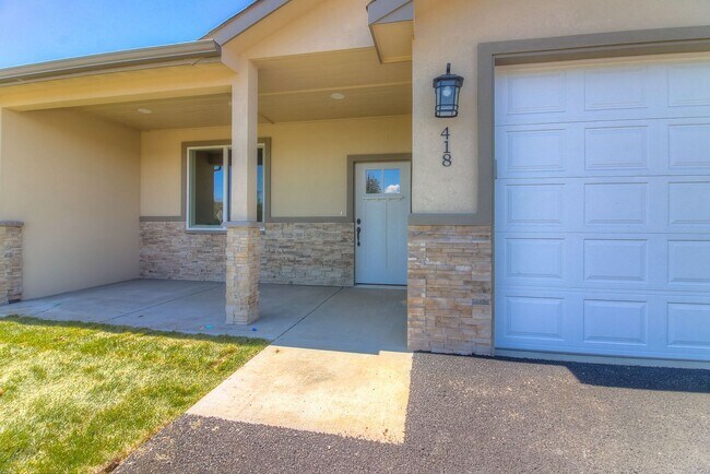 Building Photo - Gorgeous 3 Bedroom Home in West Valley