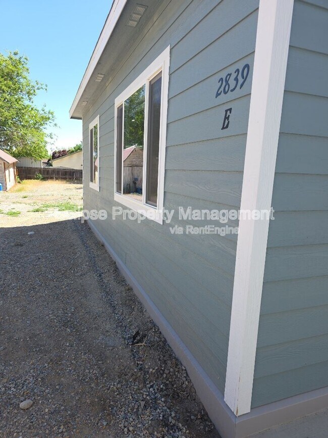 Building Photo - 2839 Elm Ave