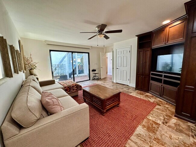 Building Photo - 222 Serena Dr