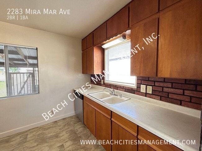 Building Photo - 2283 Mira Mar Ave