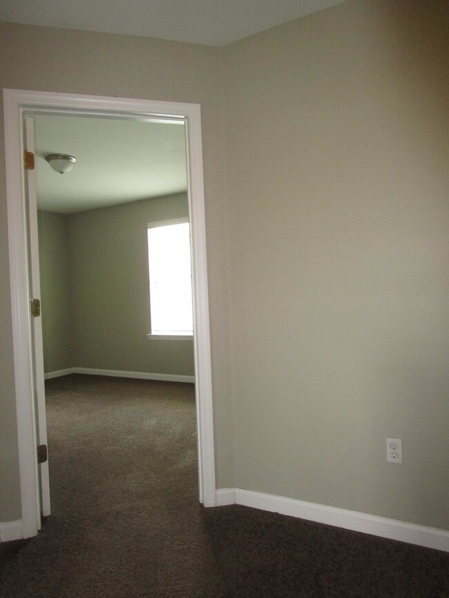 Building Photo - University Green 3 Bedroom 3 Bath Townhome