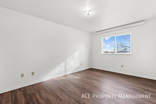 Building Photo - 720 Mallow St