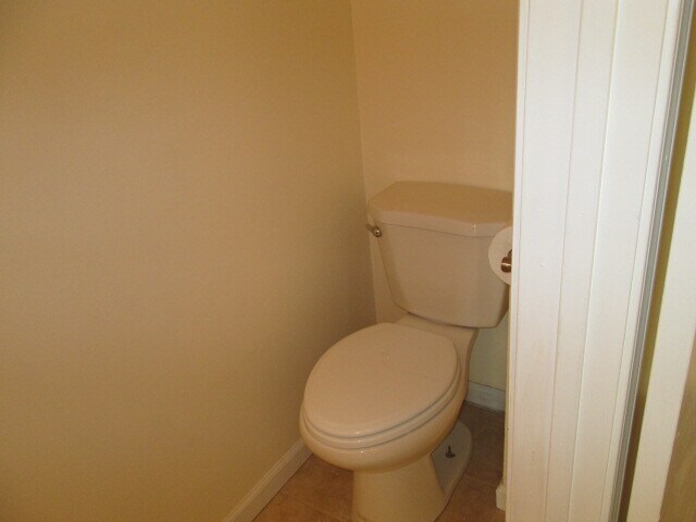 1/2 BATH - 721 Robert Frost Dr