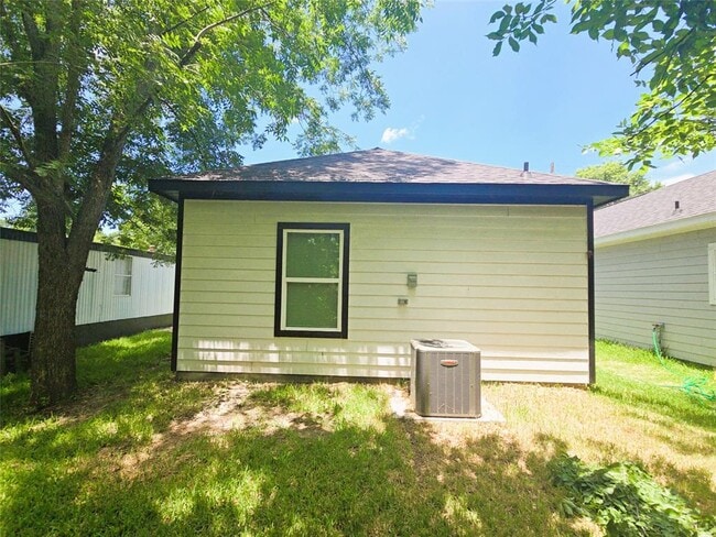 Building Photo - 11442 Underwood St