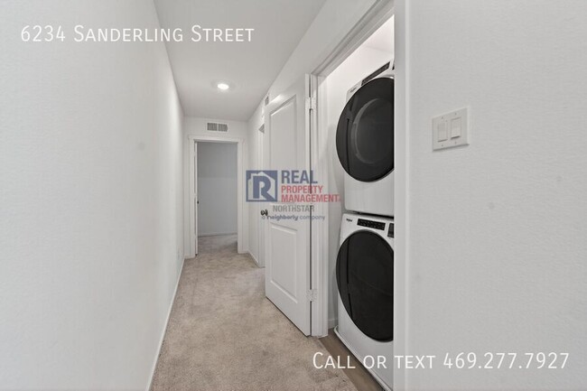 Building Photo - 6234 Sanderling St