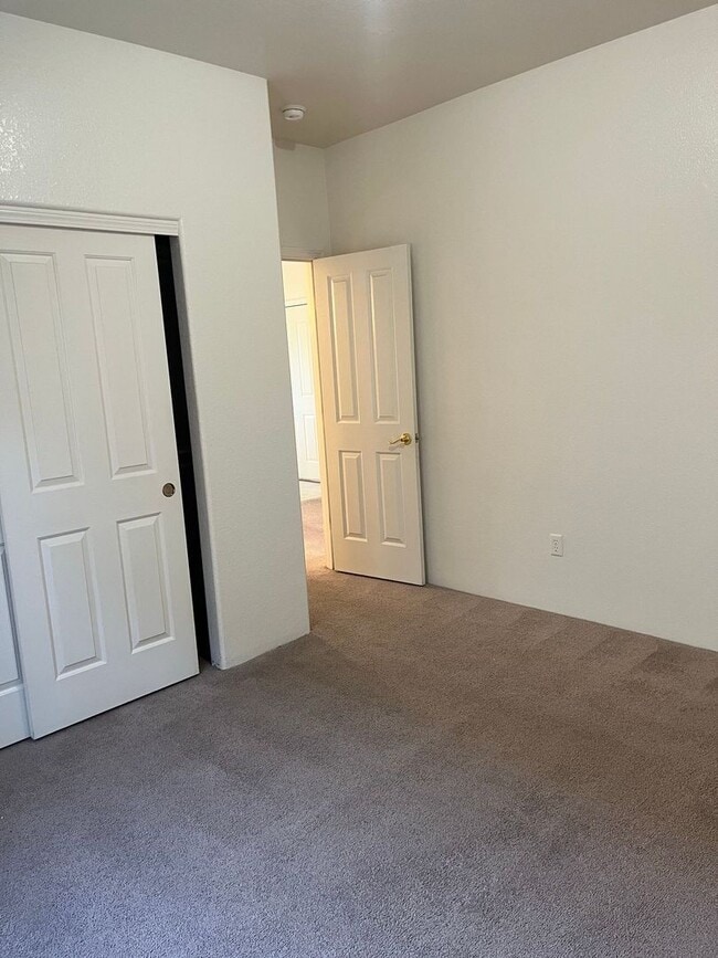 Building Photo - 3984-3988 Arrowhead Dr