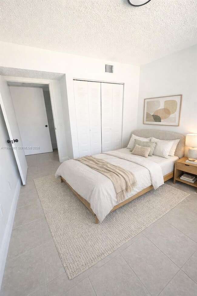 Building Photo - 440 S Park Rd