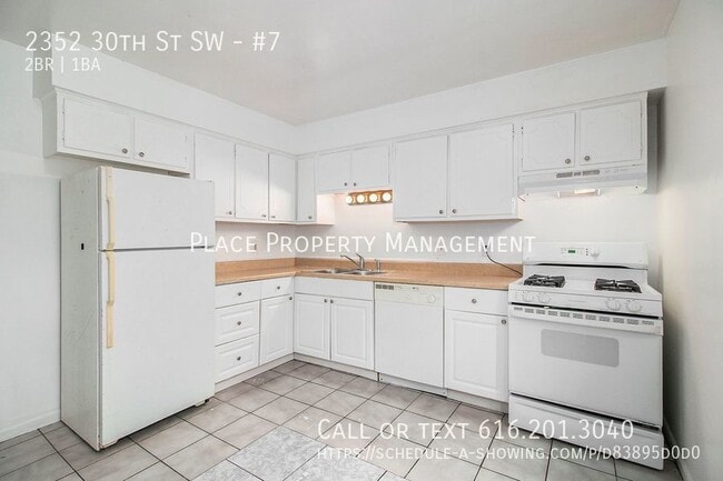 Primary Photo - 2352 30th St SW #7 - 2 Bed/1 Bath Lower Ap...