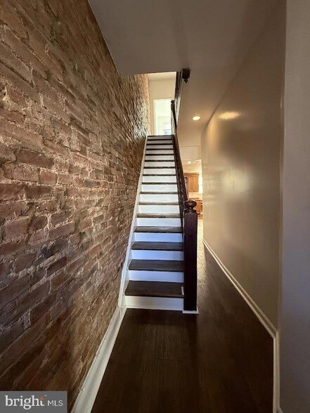 Building Photo - 833 11th St NE