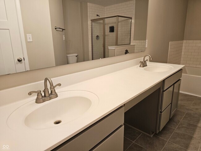 Building Photo - 7252 Lockford Walk N