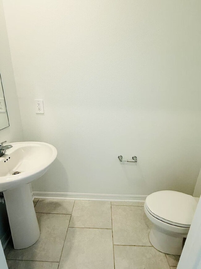 Building Photo - 644 Reggie Rd