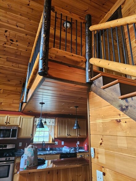 Loft can be an extra sleeping space. - 2058 E Clarendon Rd