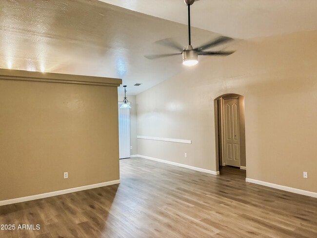 Building Photo - 9105 W Raven Dr