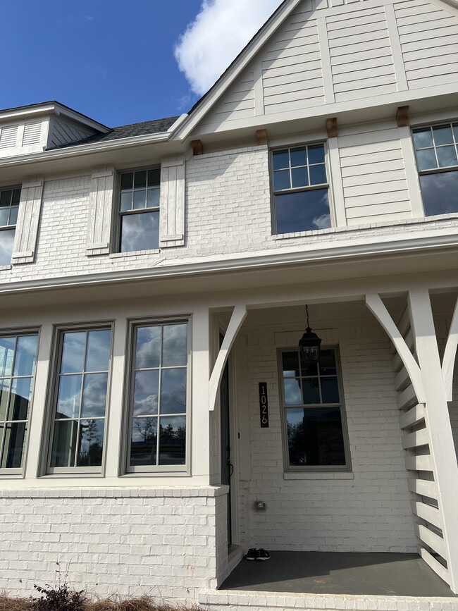 Building Photo - 1026 Windsor Dr