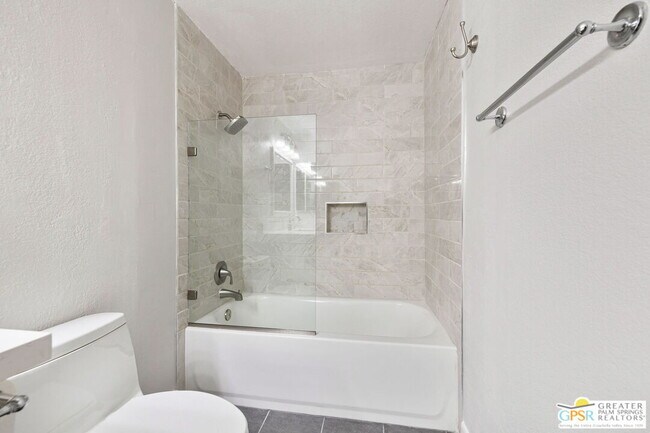 Building Photo - 505 S Farrell Dr