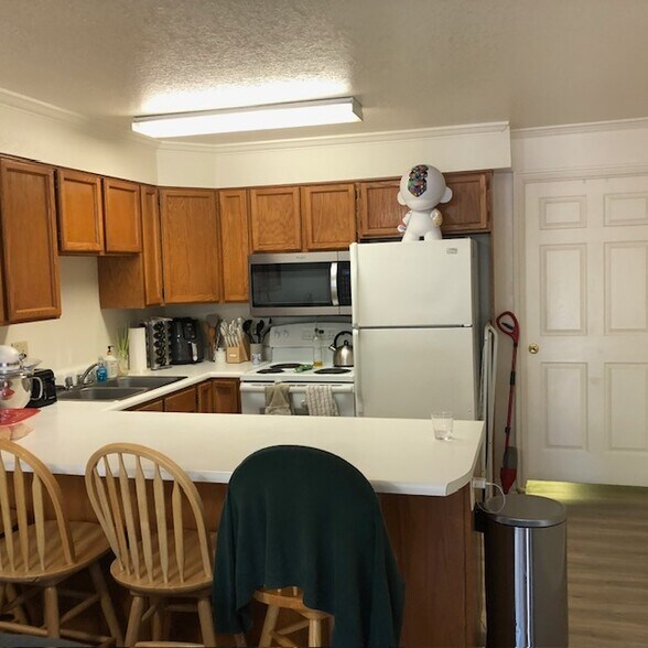 Building Photo - 541 E 500 N