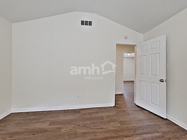 Building Photo - 7132 New Dale Rd