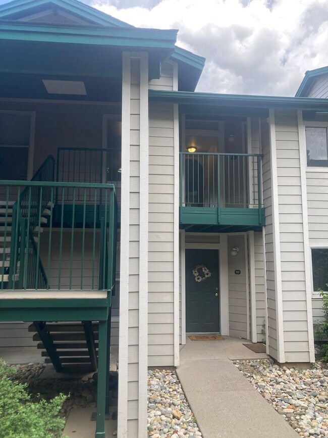 Building Photo - 2 Bedroom, 2 bath unit at Silverpeaks.