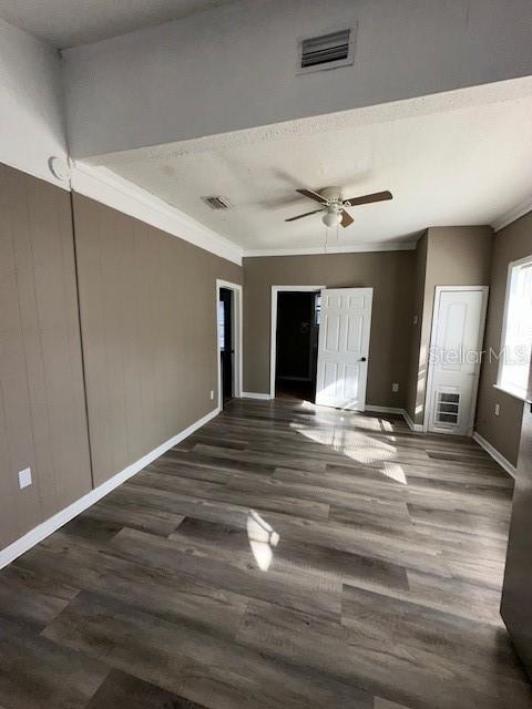 Building Photo - 1587 Scranton Ave