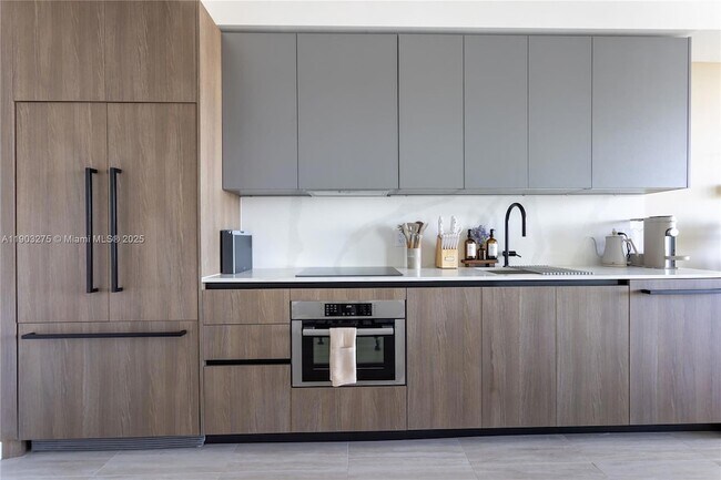 Building Photo - 580 72nd St