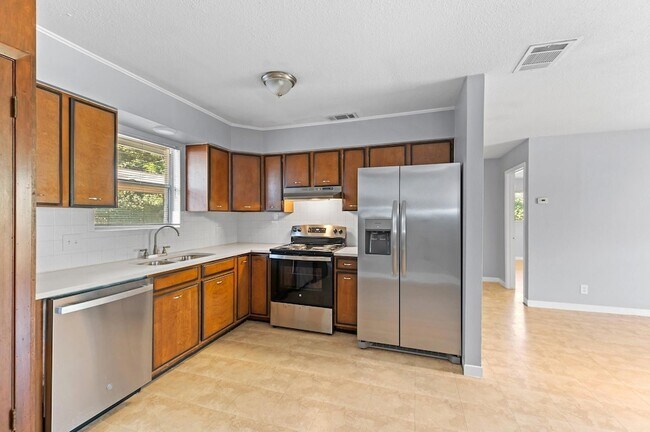 Building Photo - 2712 St Edwards Cir