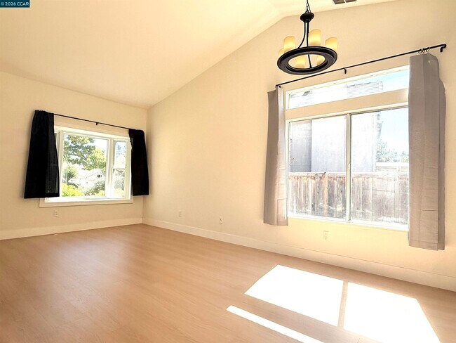 Building Photo - 1746 Highland Cir