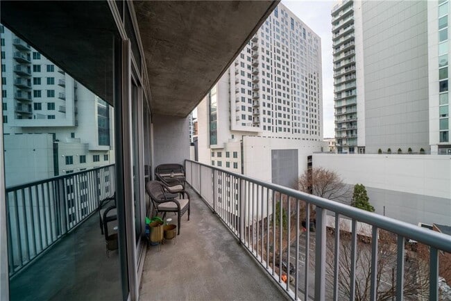 Building Photo - 44 Peachtree Pl NE