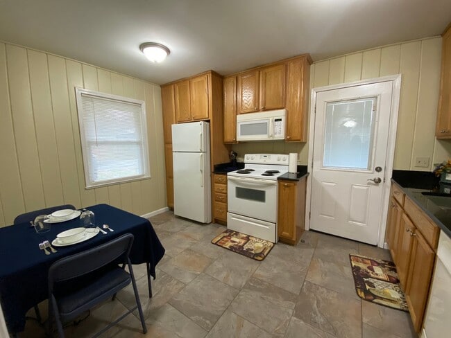 Building Photo - 303 Branham Ave SW