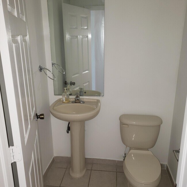 Building Photo - 4948 Leeward Ln