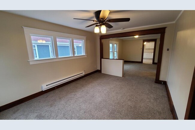 Living Room/Dining Room - 86 Lighthouse Ct