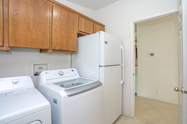 Building Photo - 3-Bedroom Gig Harbor Retreat with Private Setting and Modern Comforts