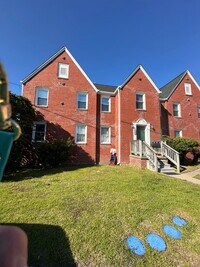 Building Photo - 1352 Little Bay Ave