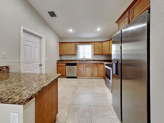 Building Photo - 211 NE 24th Ave