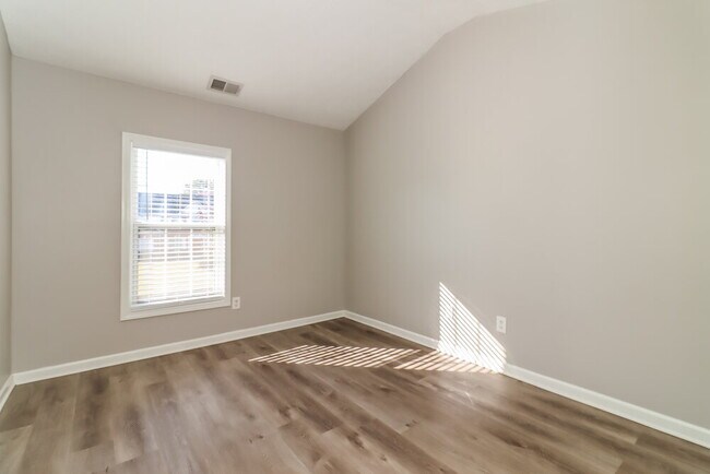 Building Photo - 2338 Greenside Dr