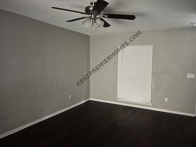 Building Photo - 981 NW 5th St. Moore, OK 73160