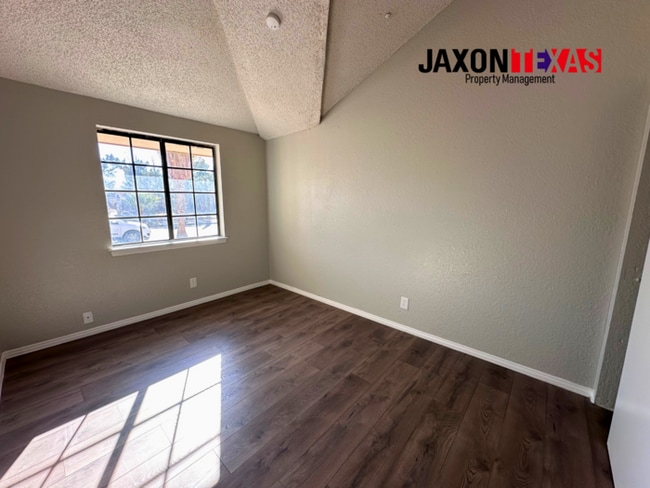 Building Photo - 1535 Rebecca Ann Dr