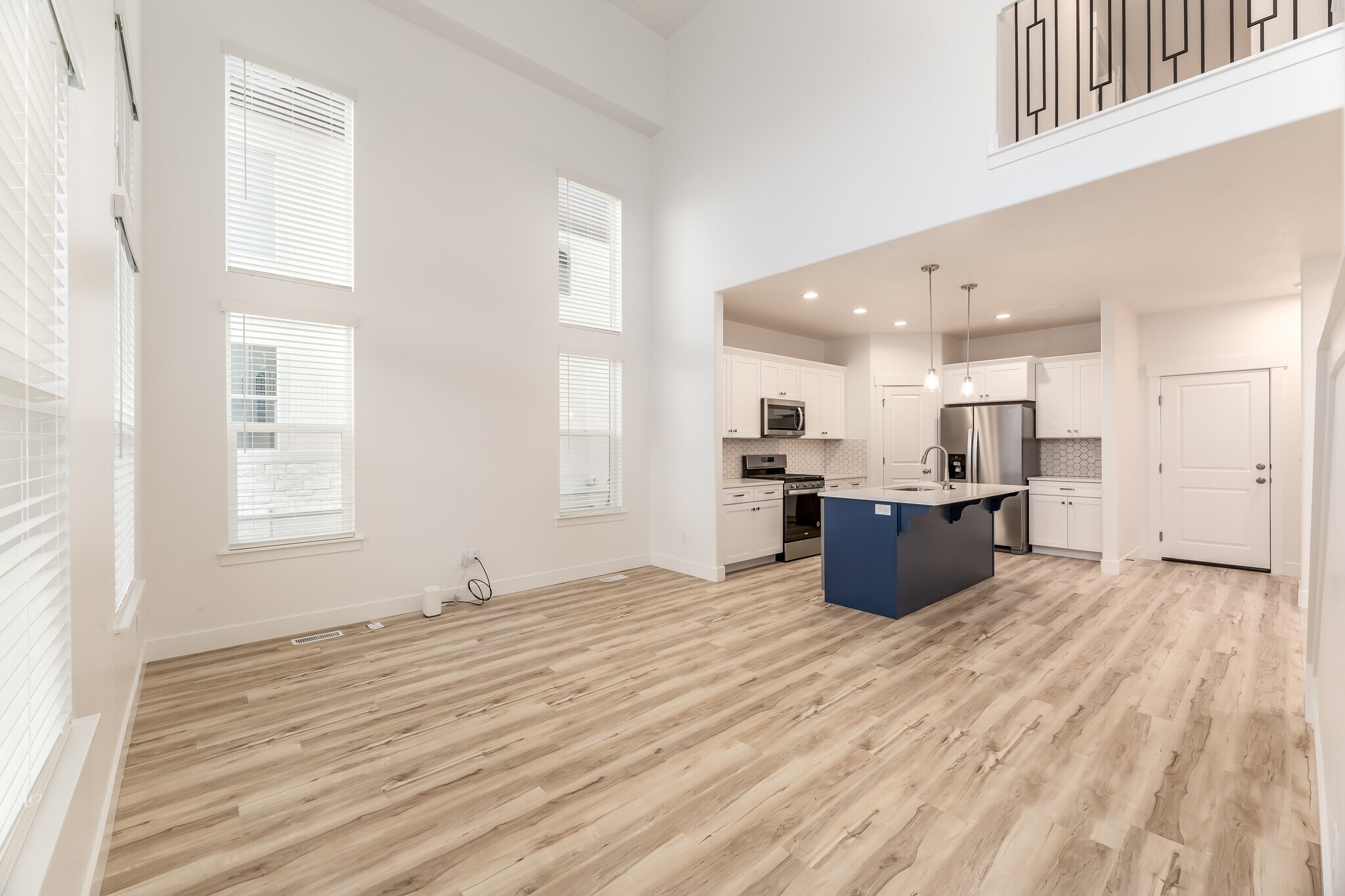 Building Photo - 13694 S Devers Dr