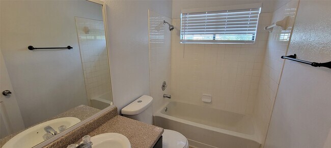 Building Photo - 14413 Tiffer Ln