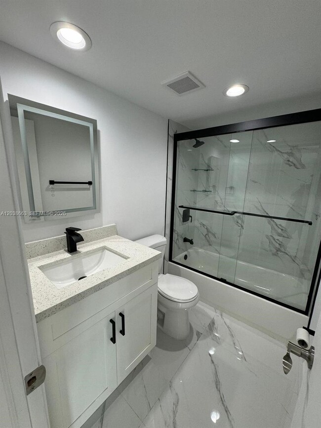 Building Photo - 9280 Fontainebleau Blvd