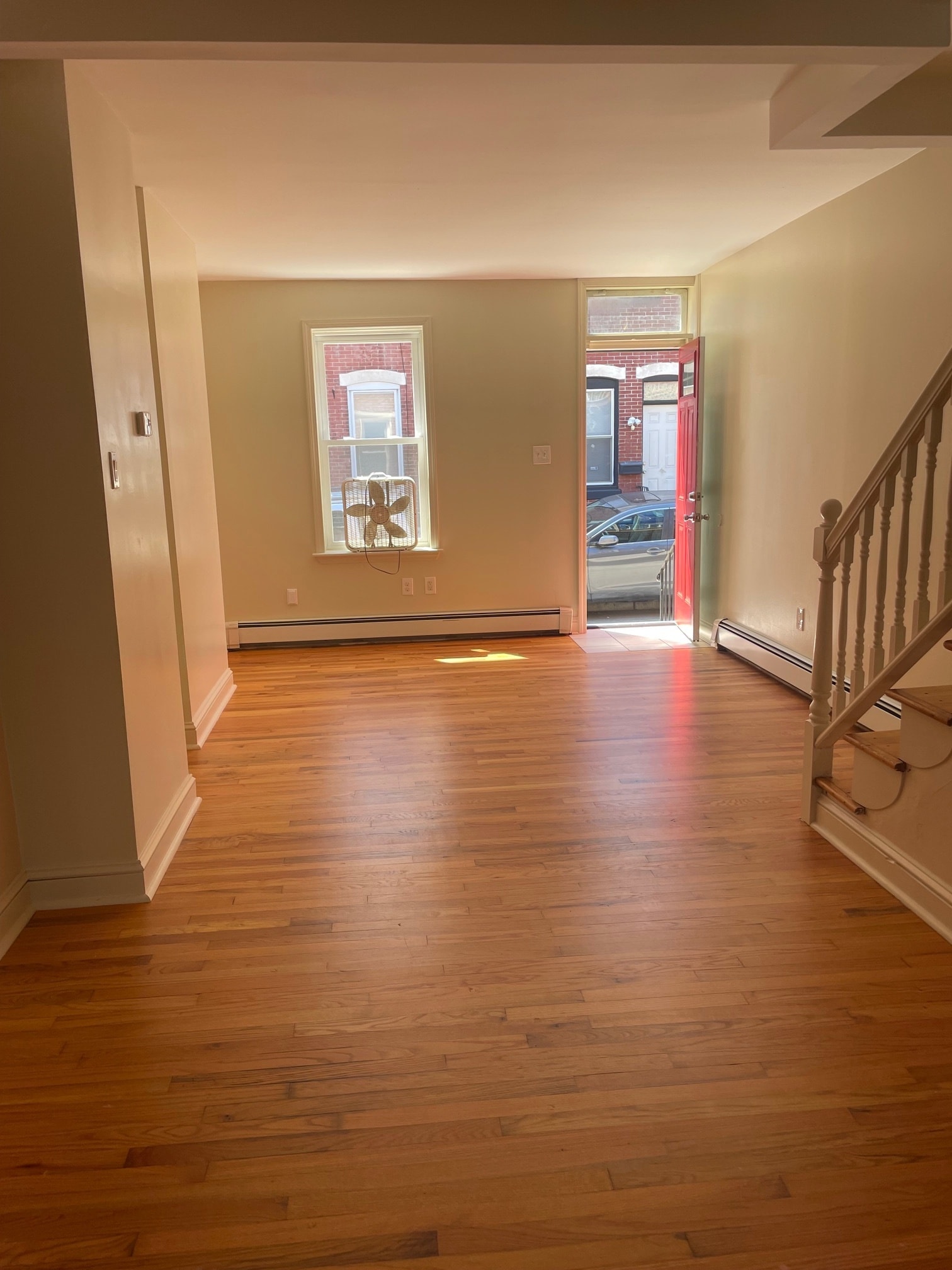 first floor entry - 3044 Amber St