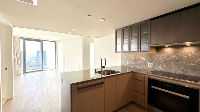 Primary Photo - 1000 Auahi St