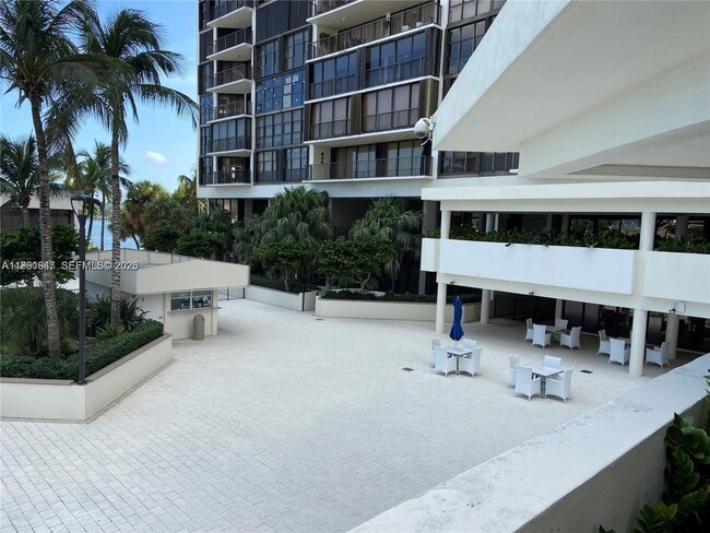 Building Photo - 1915 Brickell Ave