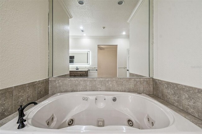 Building Photo - 16453 Pawnee Dr