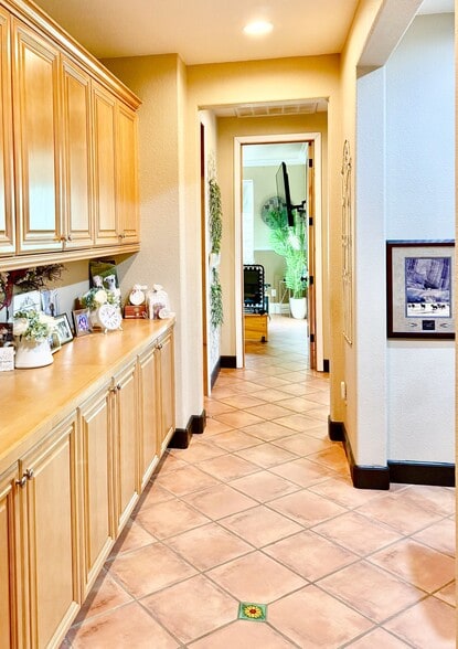 Building Photo - 1485 Clearview Cir